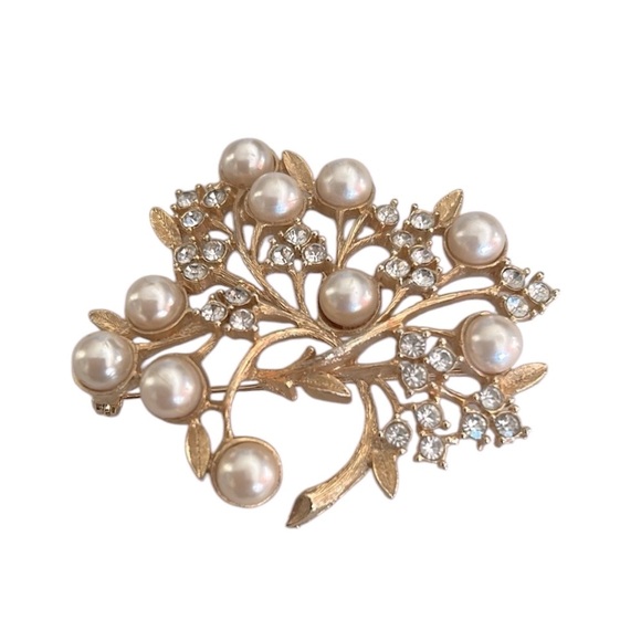 Vintage Gold Tone Floral Pearl and Rhinestone Brooch Pin - Picture 2 of 6